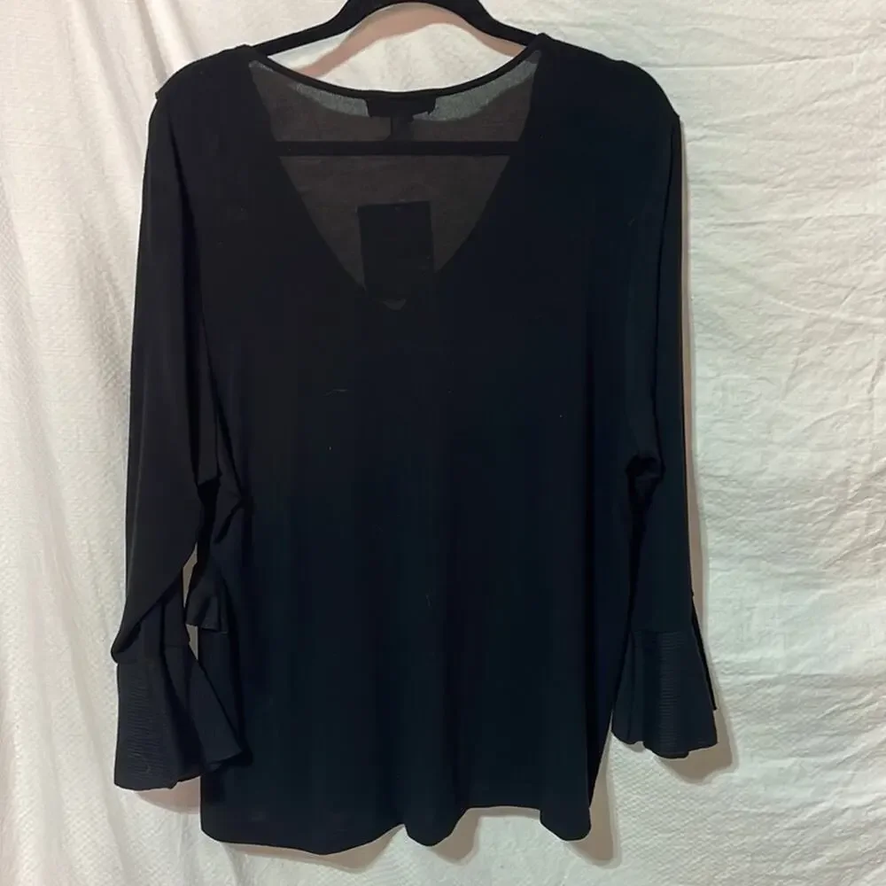 Cable & Gauge 1x black ruffled cross over body ruffled cuff nwt perfect